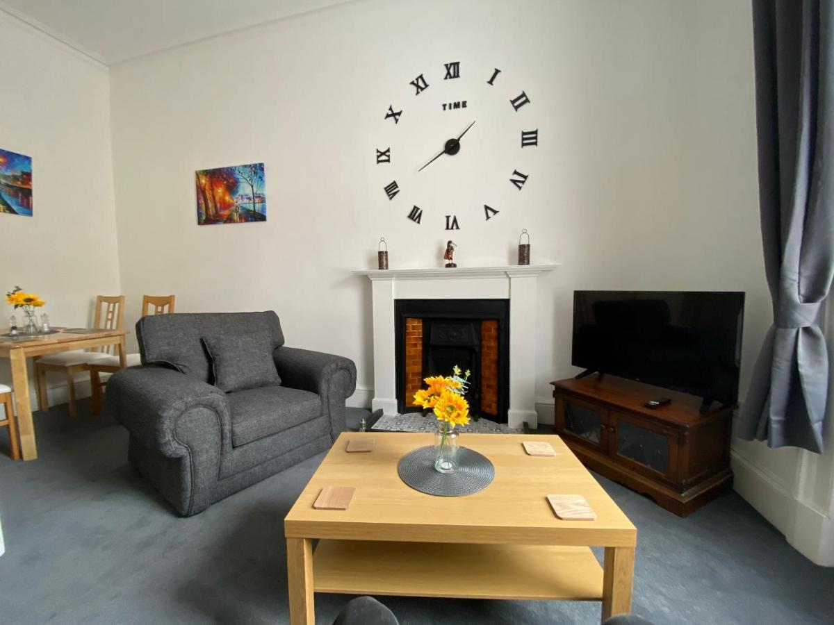 Impeccable 1-Bed Apartment Perth A Home From Home Esterno foto