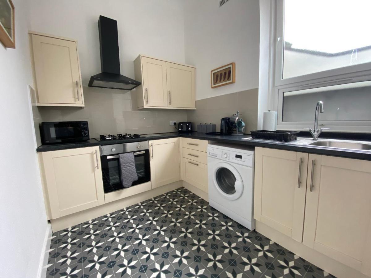 Impeccable 1-Bed Apartment Perth A Home From Home Esterno foto
