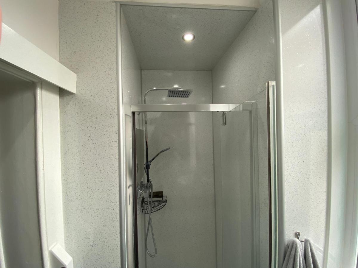 Impeccable 1-Bed Apartment Perth A Home From Home Esterno foto