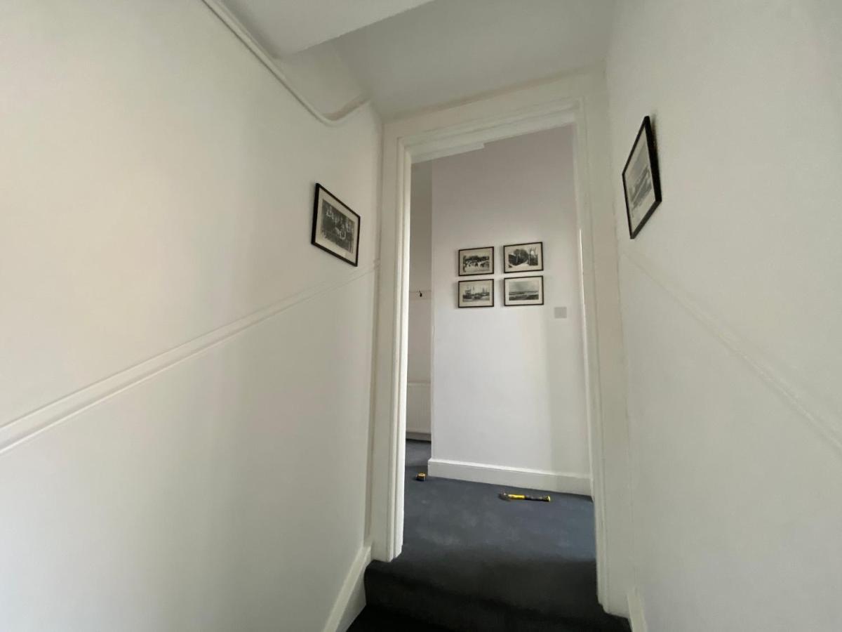 Impeccable 1-Bed Apartment Perth A Home From Home Esterno foto