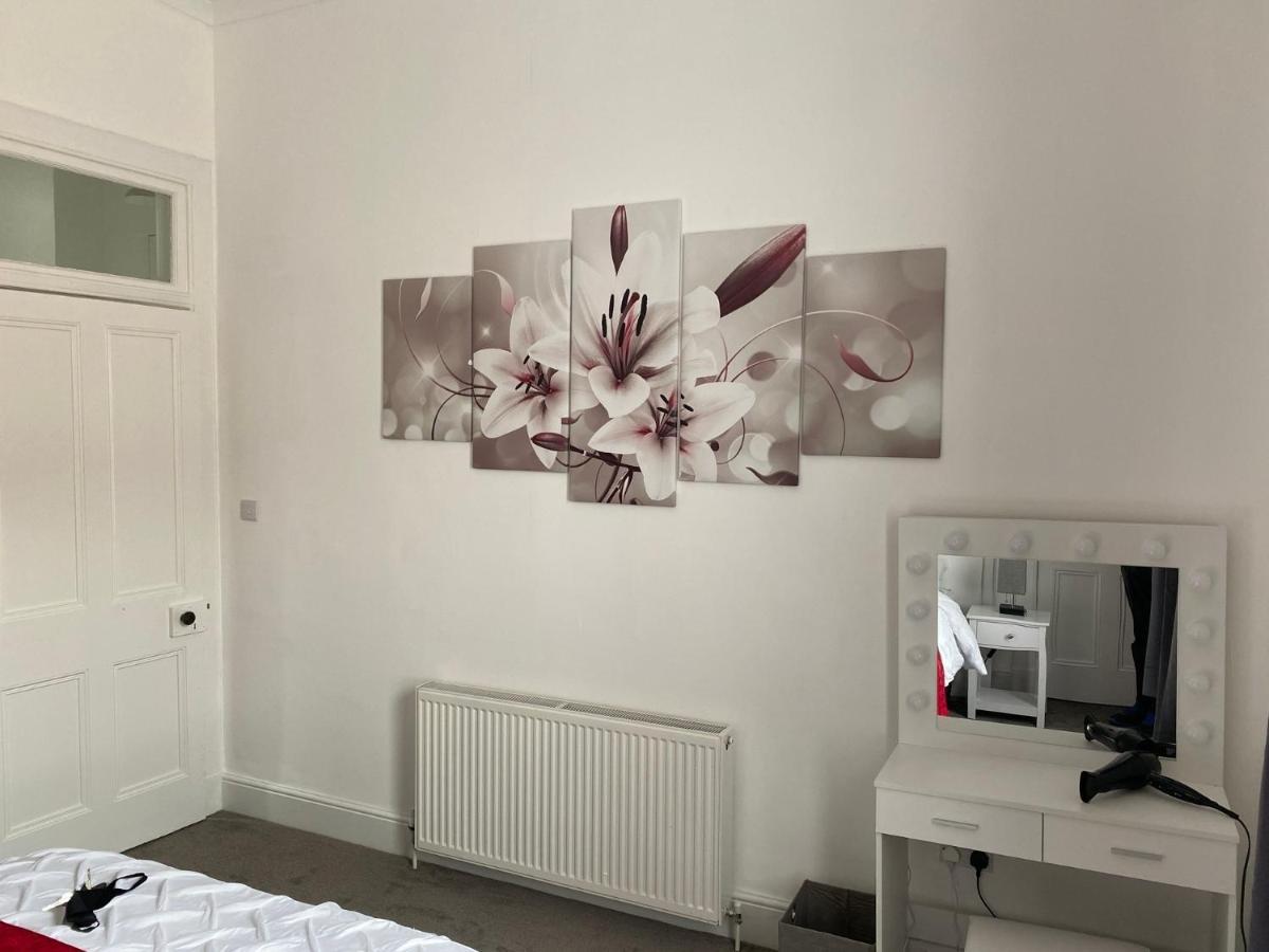 Impeccable 1-Bed Apartment Perth A Home From Home Esterno foto
