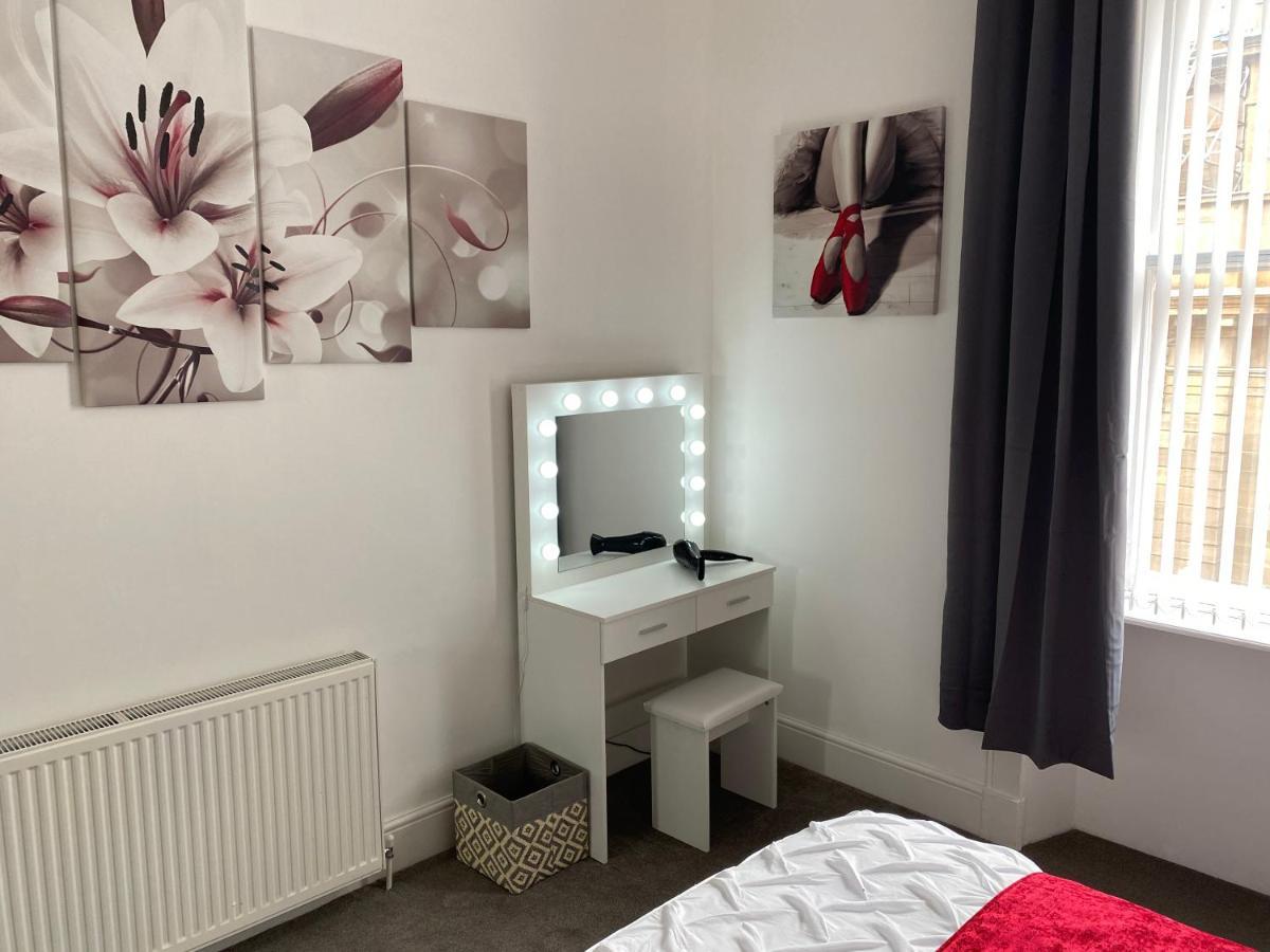 Impeccable 1-Bed Apartment Perth A Home From Home Esterno foto