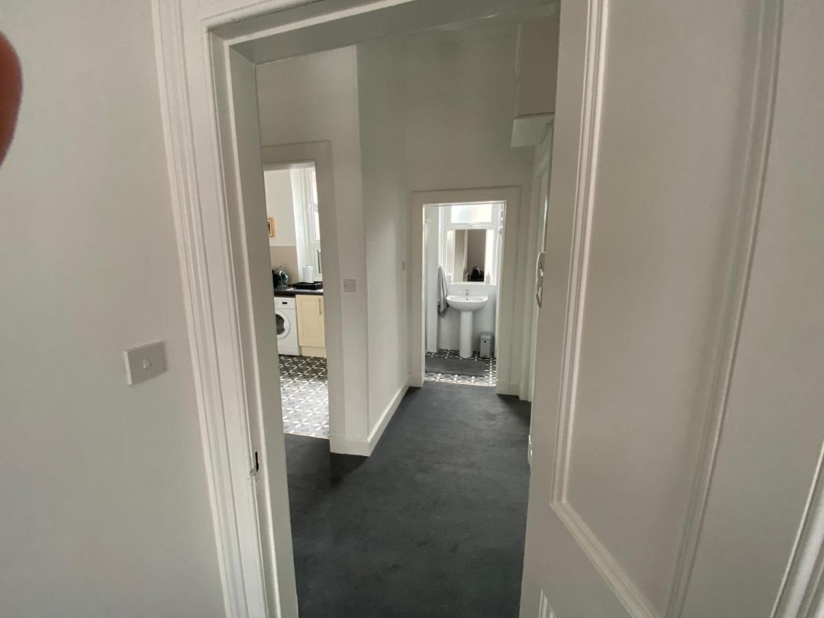 Impeccable 1-Bed Apartment Perth A Home From Home Esterno foto